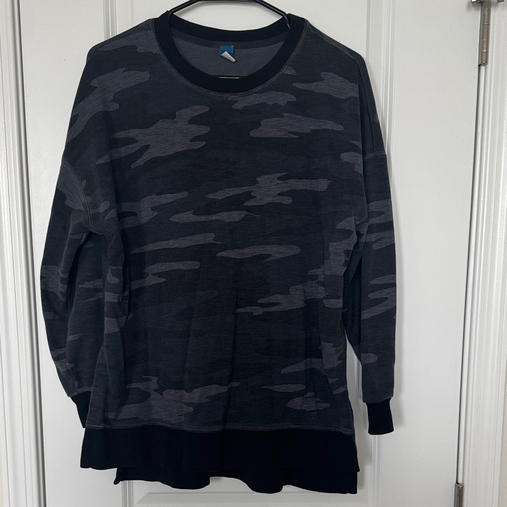 Old Navy Black and Gray Camo Sweater